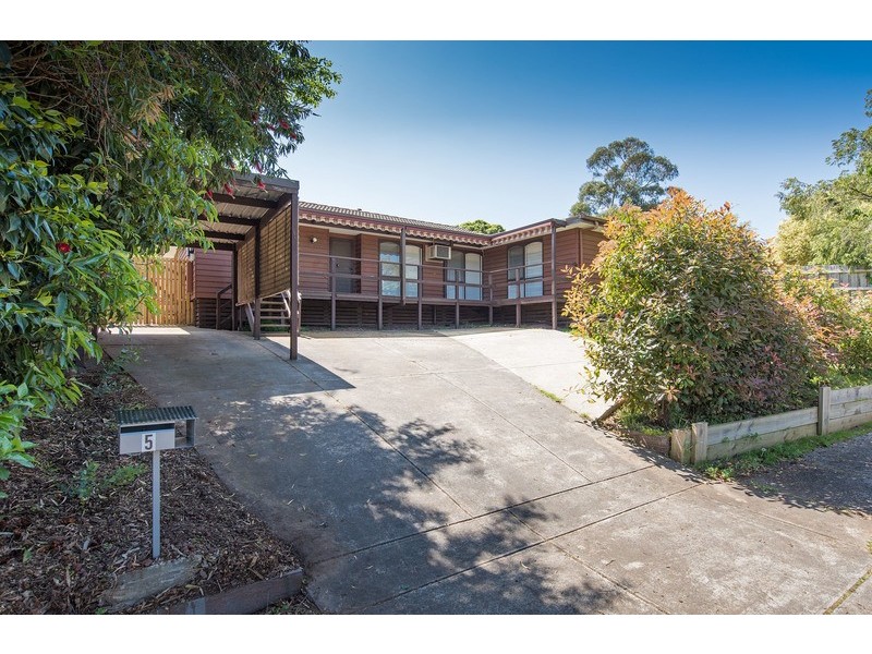 5 Eastwood Crescent, Mooroolbark VIC 3138