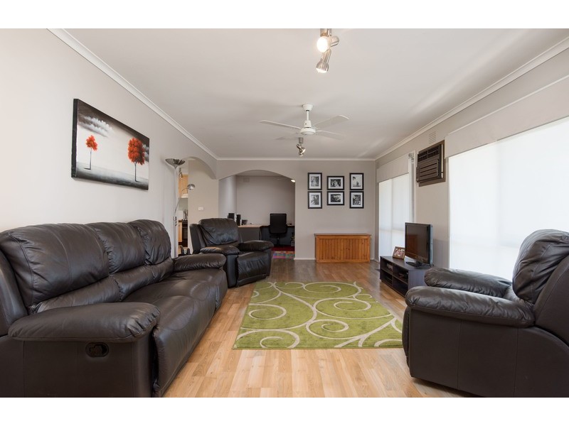 5 Eastwood Crescent, Mooroolbark VIC 3138