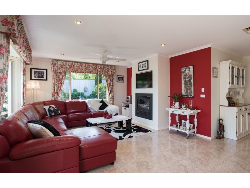 8 Parkview Terrace, Chirnside Park VIC 3116