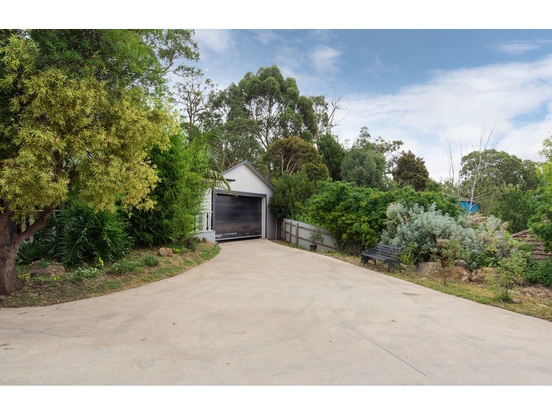 25 Scenic Avenue, Ringwood East VIC 3135