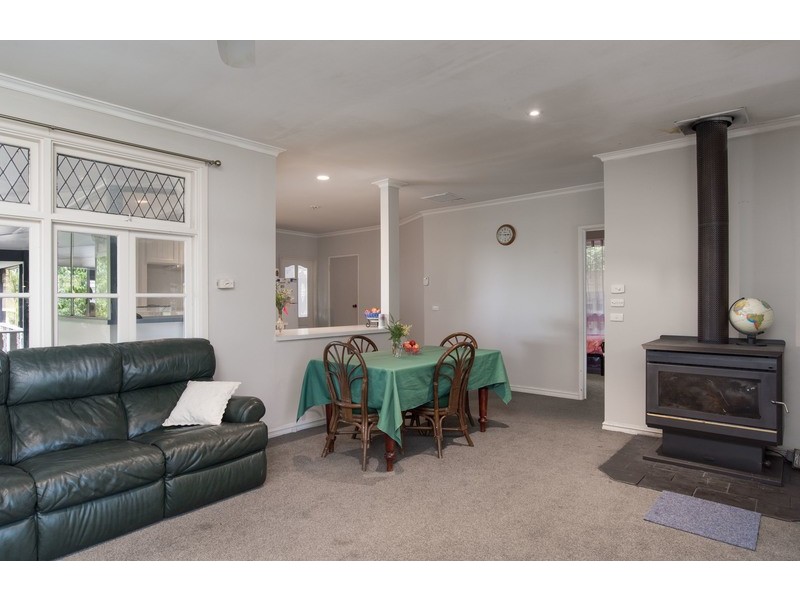 25 Scenic Avenue, Ringwood East VIC 3135