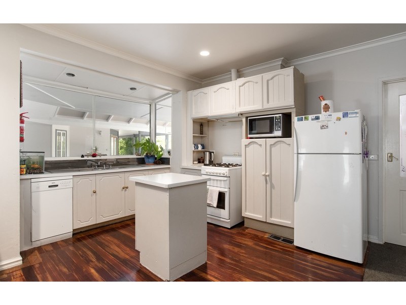 25 Scenic Avenue, Ringwood East VIC 3135