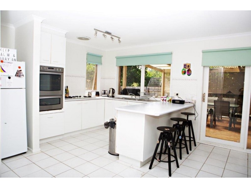 8 Lakeview Drive, Lilydale VIC 3140