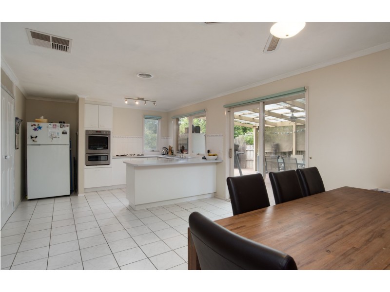 8 Lakeview Drive, Lilydale VIC 3140
