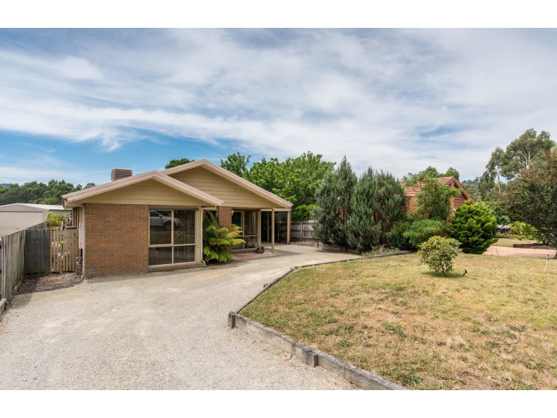 8 Lakeview Drive, Lilydale VIC 3140