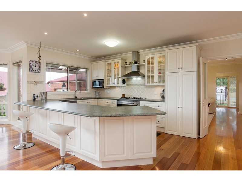 16 Shadi Rise, Yarra Glen VIC 3775