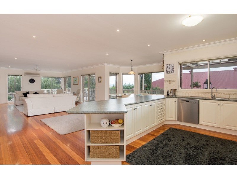 16 Shadi Rise, Yarra Glen VIC 3775