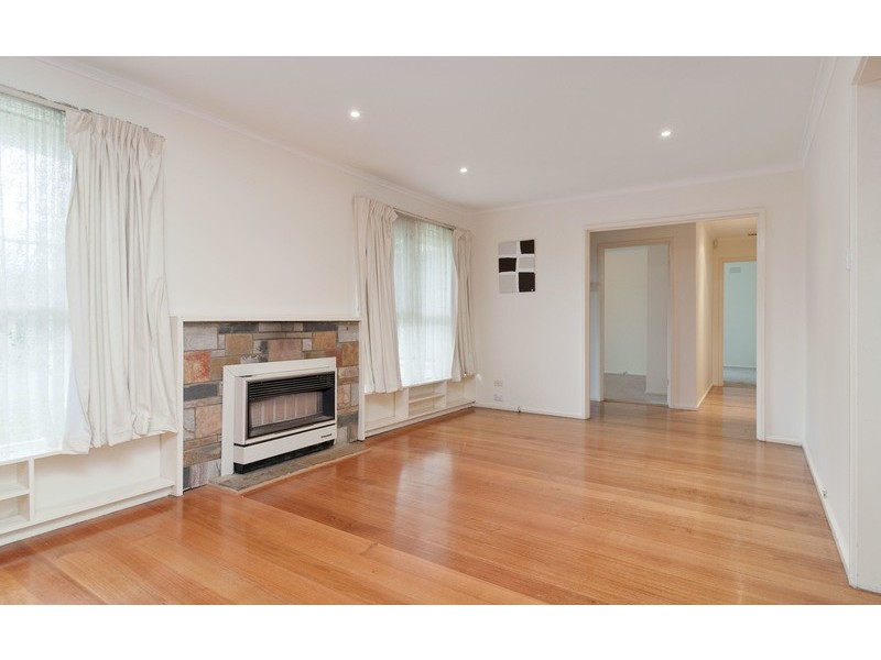 32 Dixon Avenue, Croydon VIC 3136