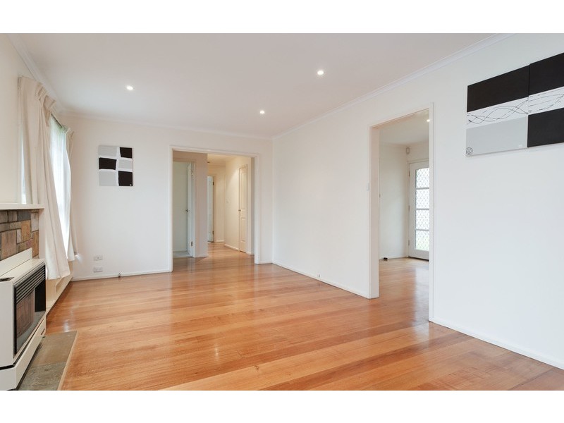 32 Dixon Avenue, Croydon VIC 3136