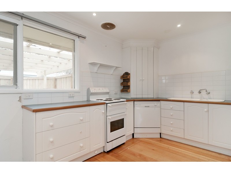 32 Dixon Avenue, Croydon VIC 3136