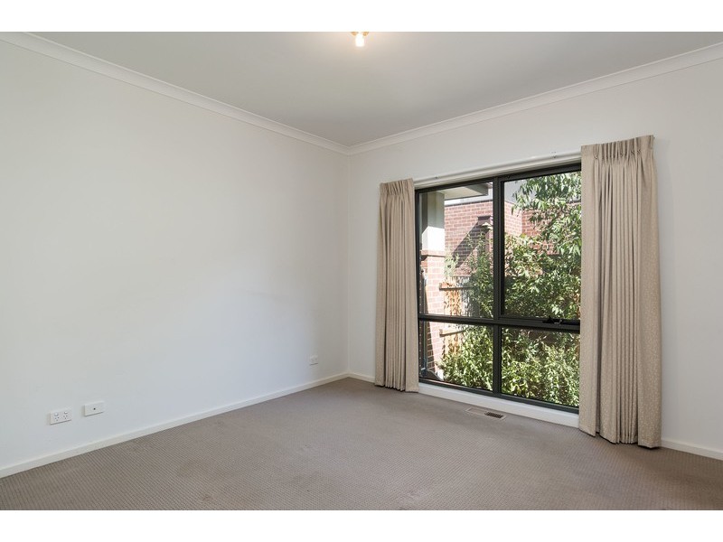 2/24 Pascoe Avenue, Croydon VIC 3136