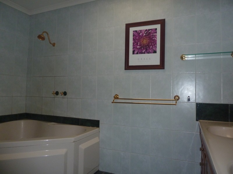 60 Dorset Road, Croydon VIC 3136