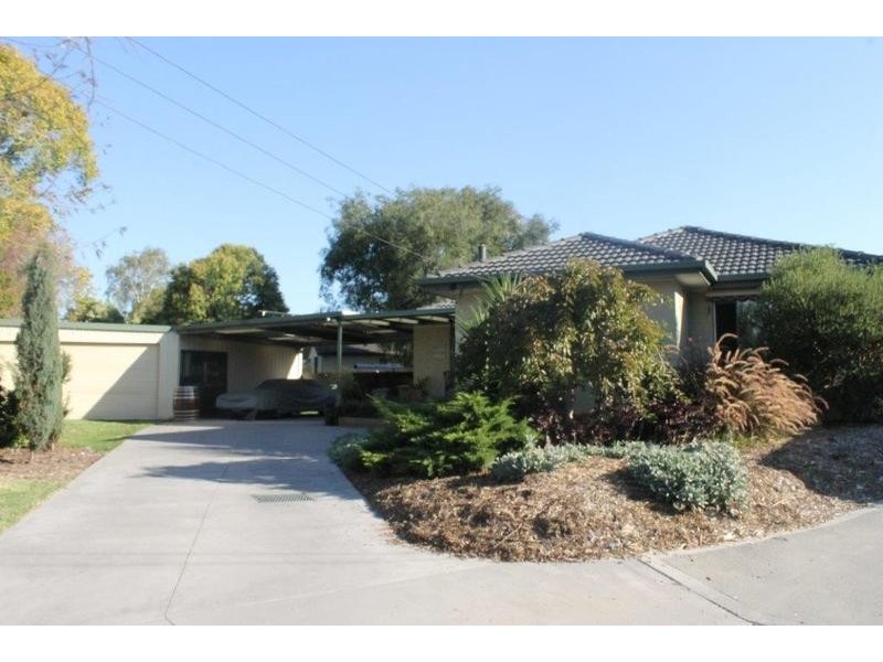 2 Lorna Court, Mooroolbark VIC 3138