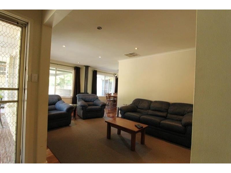 2 Lorna Court, Mooroolbark VIC 3138