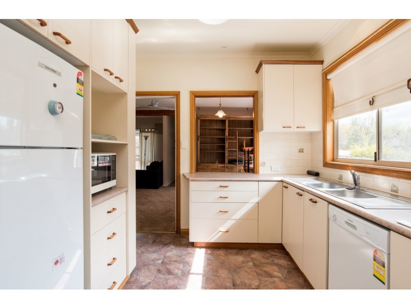 77 Victoria Road, Chirnside Park VIC 3116