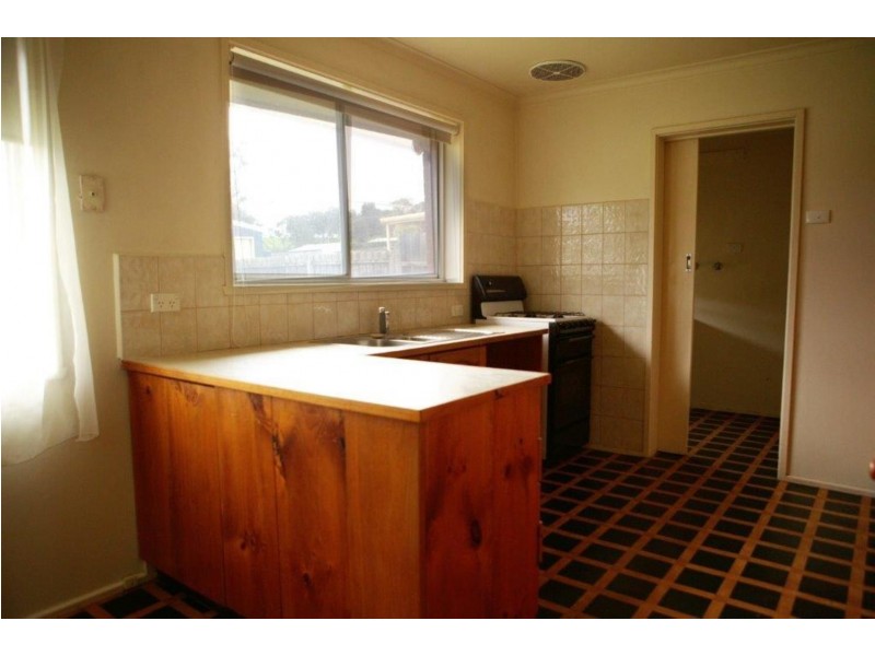 16 Sellick Drive, Croydon VIC 3136