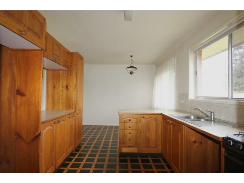 16 Sellick Drive, Croydon VIC 3136