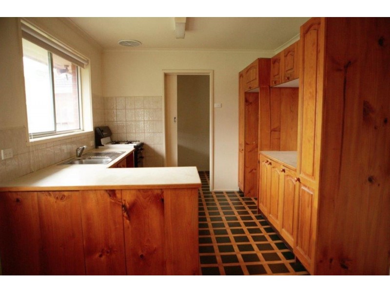 16 Sellick Drive, Croydon VIC 3136