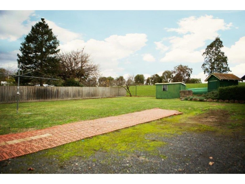 16 Sellick Drive, Croydon VIC 3136