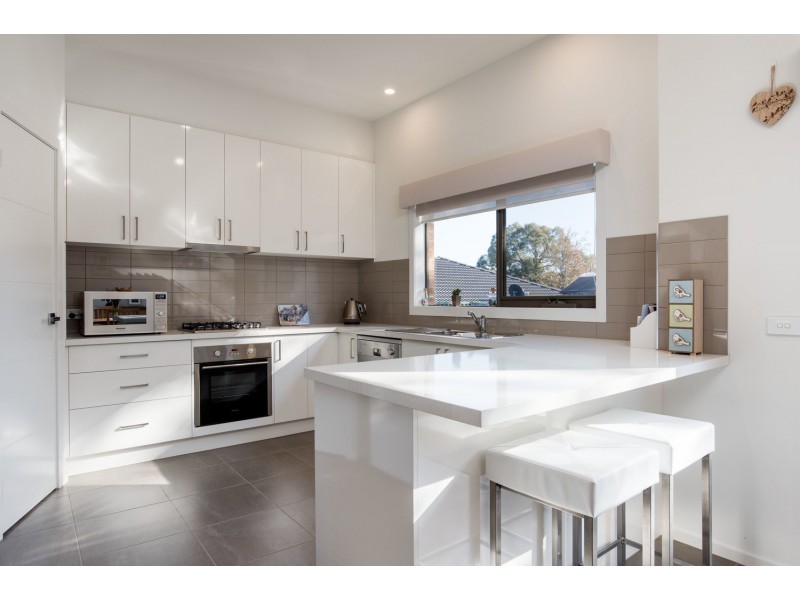 6a Carawa Street, Mooroolbark VIC 3138