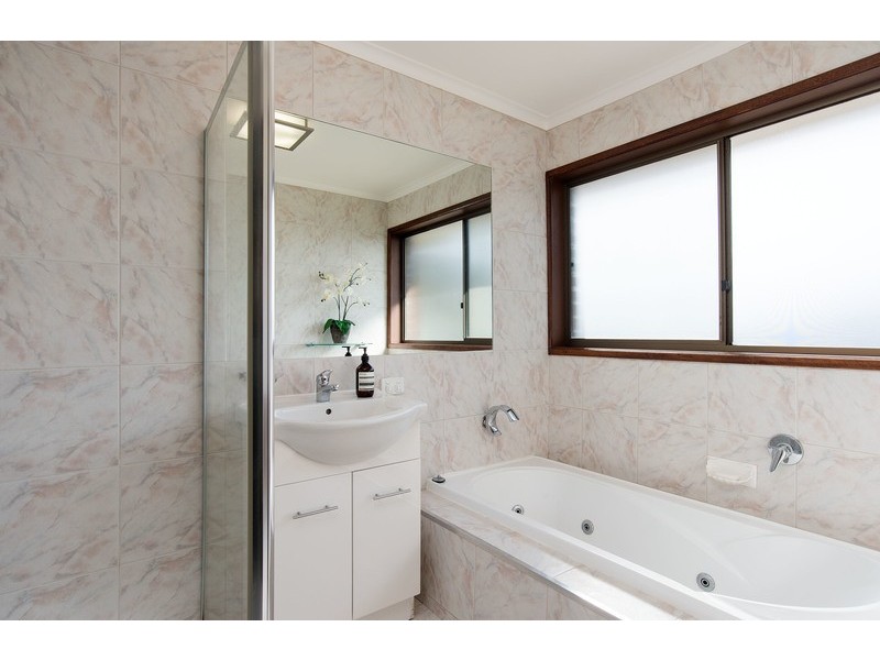 9 Celeste Court, Chirnside Park VIC 3116