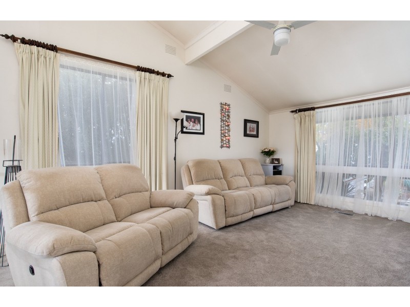 42 Rolling Hills Road, Chirnside Park VIC 3116