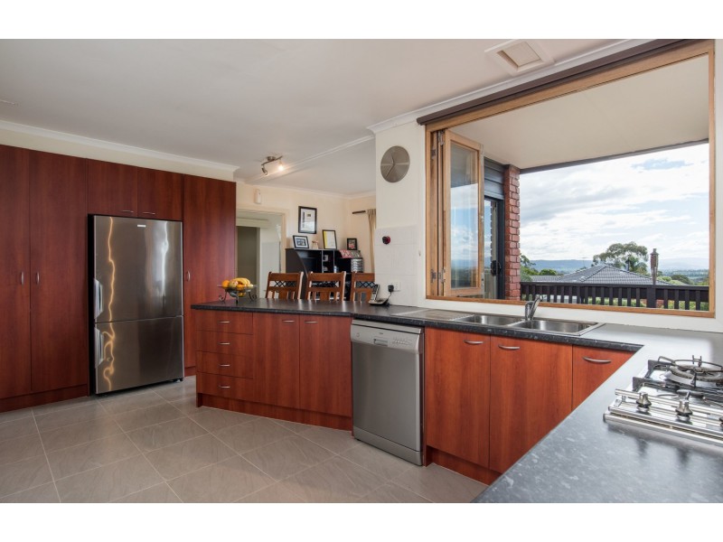 42 Rolling Hills Road, Chirnside Park VIC 3116