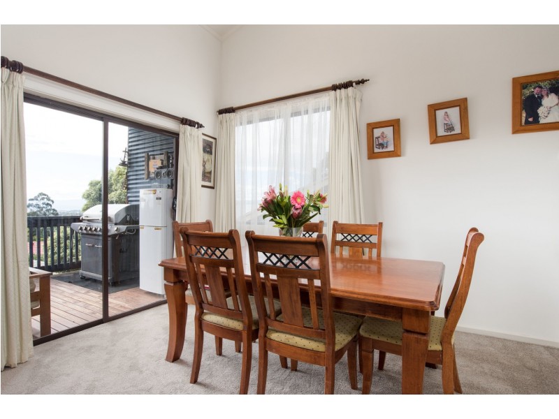 42 Rolling Hills Road, Chirnside Park VIC 3116