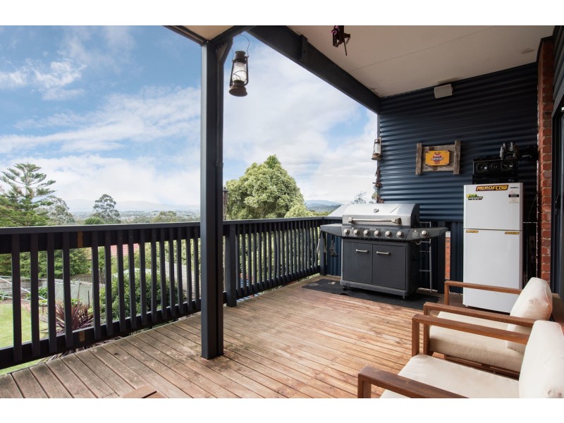 42 Rolling Hills Road, Chirnside Park VIC 3116