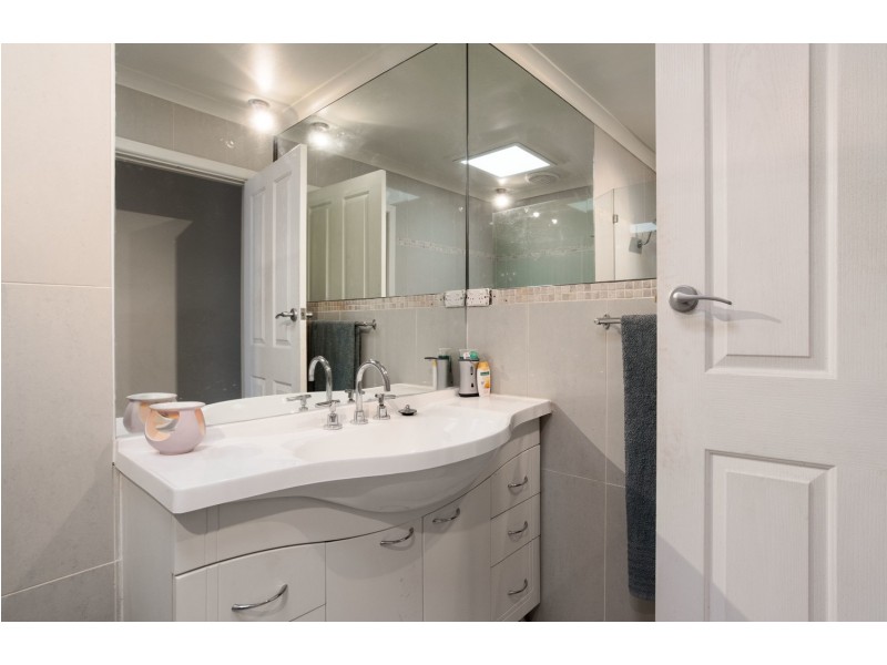 42 Rolling Hills Road, Chirnside Park VIC 3116