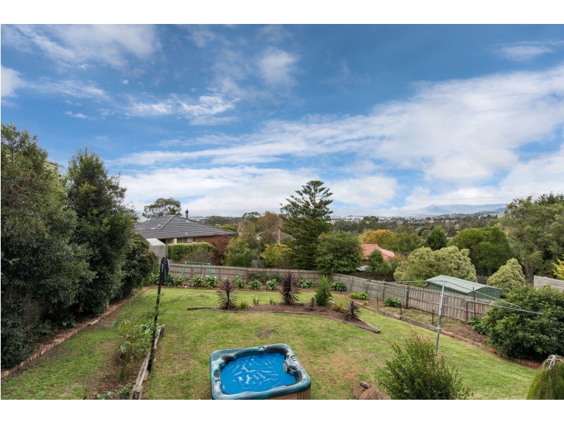 42 Rolling Hills Road, Chirnside Park VIC 3116