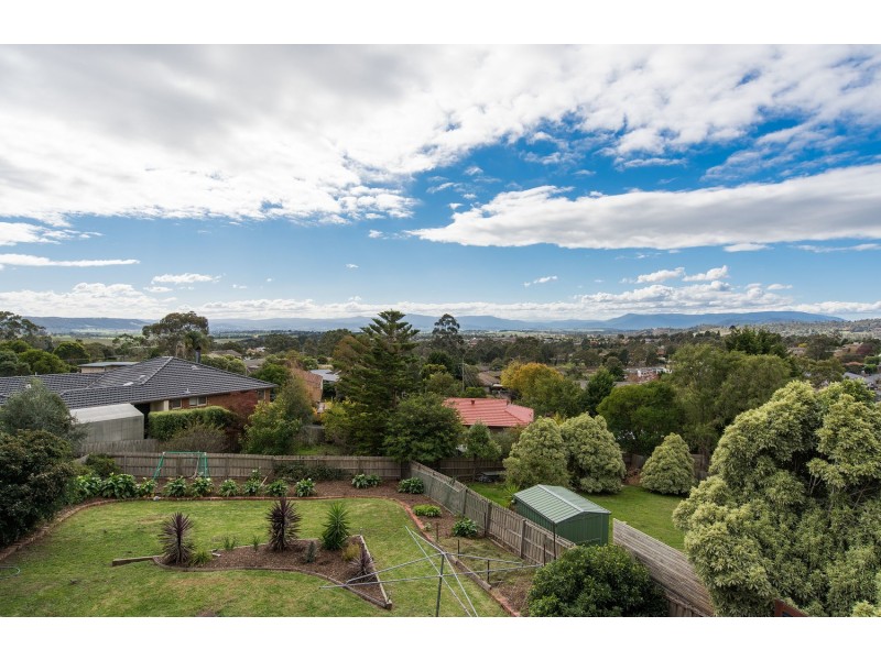 42 Rolling Hills Road, Chirnside Park VIC 3116