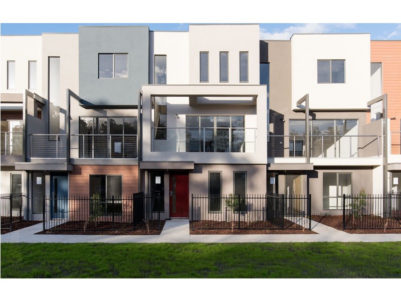 10 Lithgow Way, Mooroolbark VIC 3138