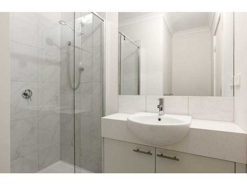 10 Lithgow Way, Mooroolbark VIC 3138