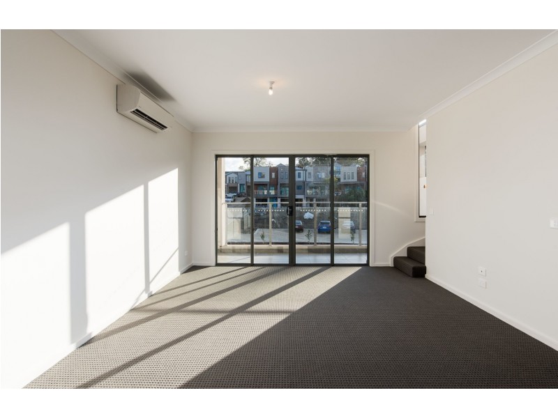 10 Lithgow Way, Mooroolbark VIC 3138