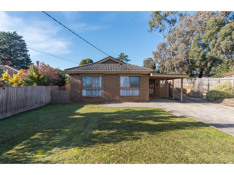2 Zina Grove, Mooroolbark VIC 3138