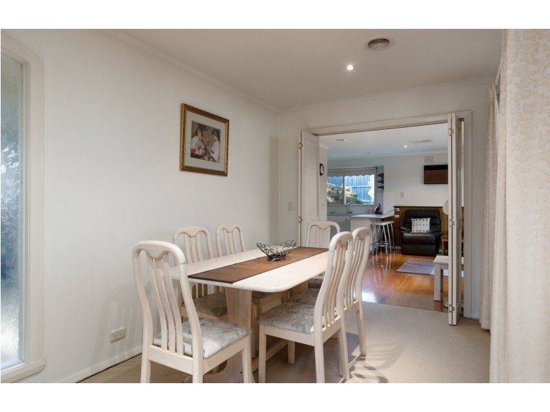 2 Zina Grove, Mooroolbark VIC 3138