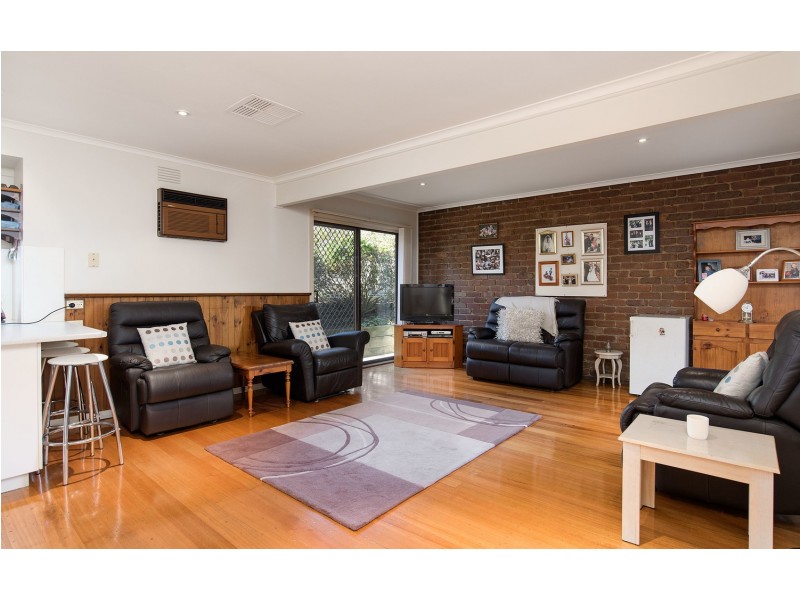 2 Zina Grove, Mooroolbark VIC 3138