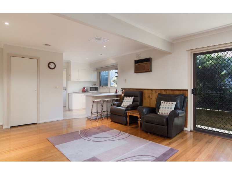 2 Zina Grove, Mooroolbark VIC 3138