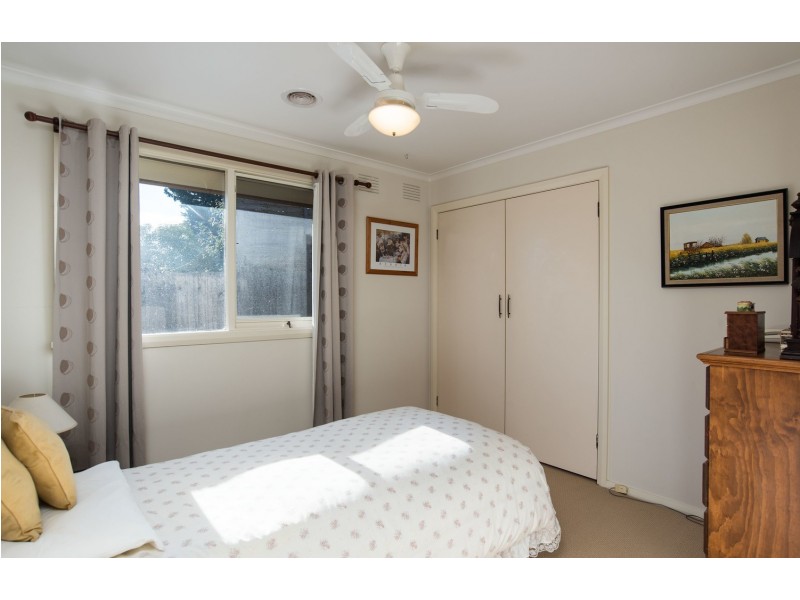 2 Zina Grove, Mooroolbark VIC 3138