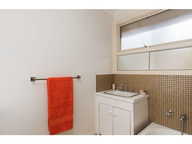 2 Zina Grove, Mooroolbark VIC 3138