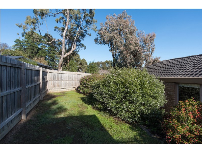 2 Zina Grove, Mooroolbark VIC 3138