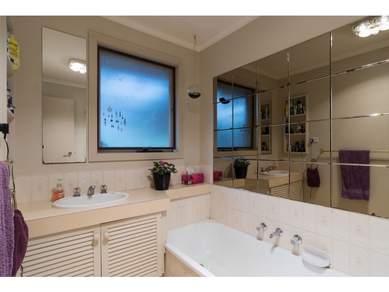 16 Vista Drive, Chirnside Park VIC 3116