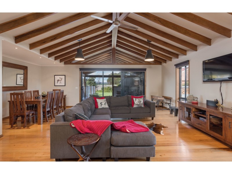 8 Mill Road, Yarra Glen VIC 3775