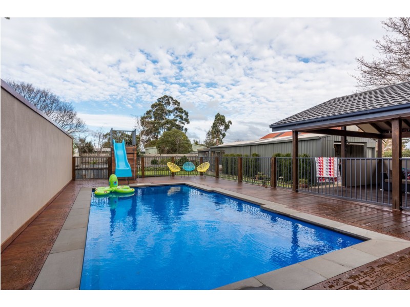 8 Mill Road, Yarra Glen VIC 3775