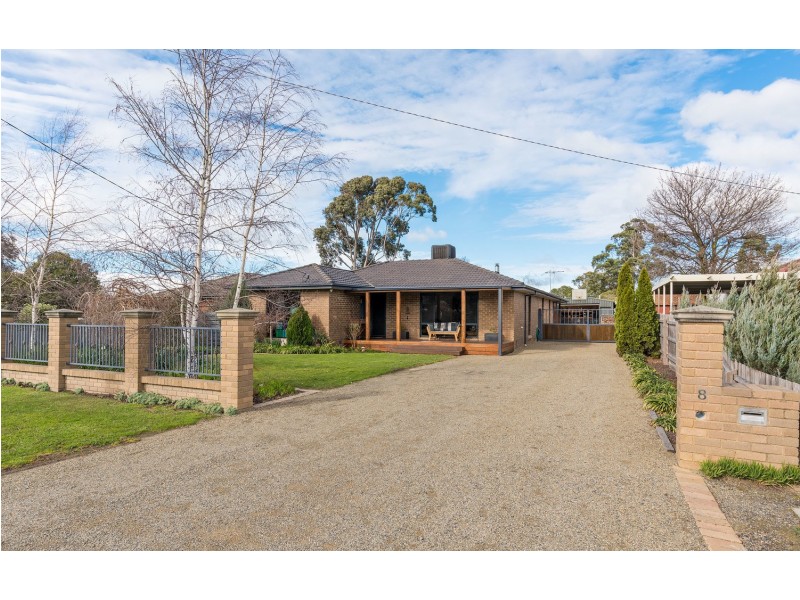 8 Mill Road, Yarra Glen VIC 3775