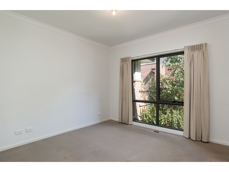 2/24 Pascoe Avenue, Croydon VIC 3136