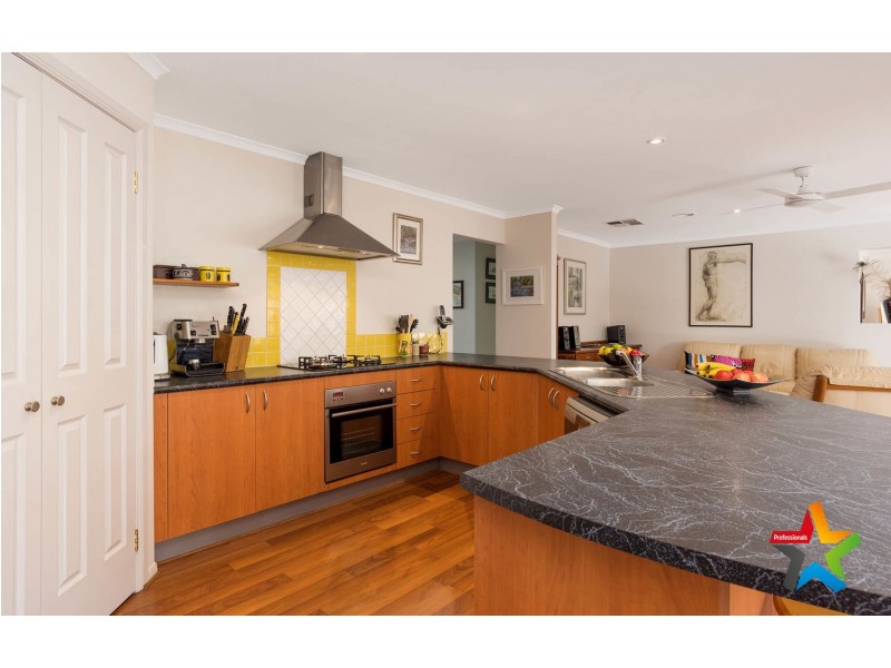 16 Pacific Drive, Mooroolbark VIC 3138