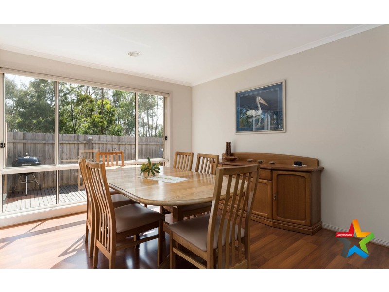 16 Pacific Drive, Mooroolbark VIC 3138