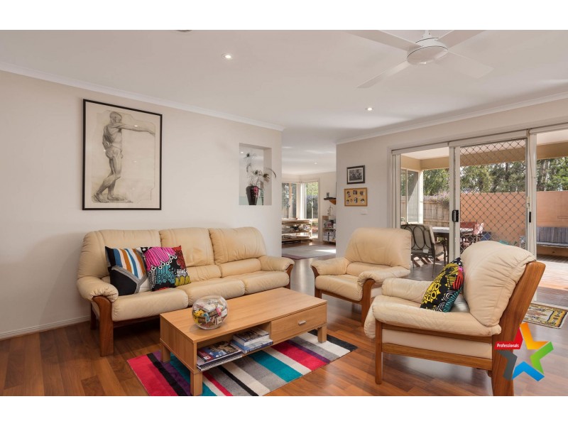 16 Pacific Drive, Mooroolbark VIC 3138